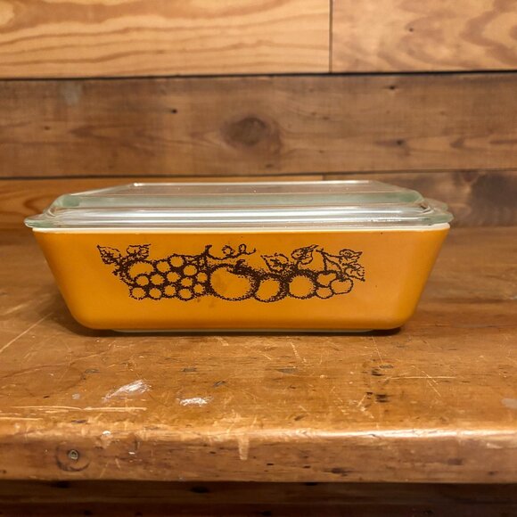 Old Orchard Pyrex Casserole Dish - Picture 1 of 4